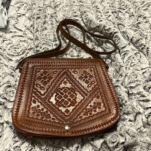 Beautiful vintage hand tooled leather shoulder bag. - Picture 1 of 9